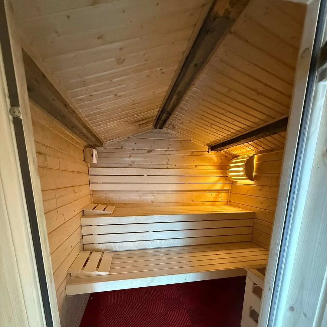 Interiör i levererad bastu