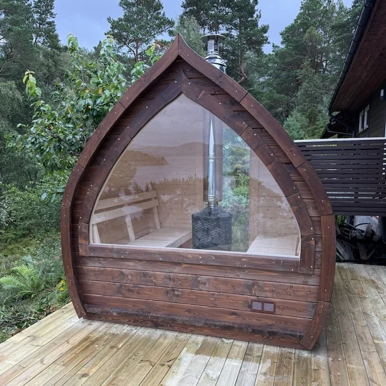 Iglooformad bastu på altan